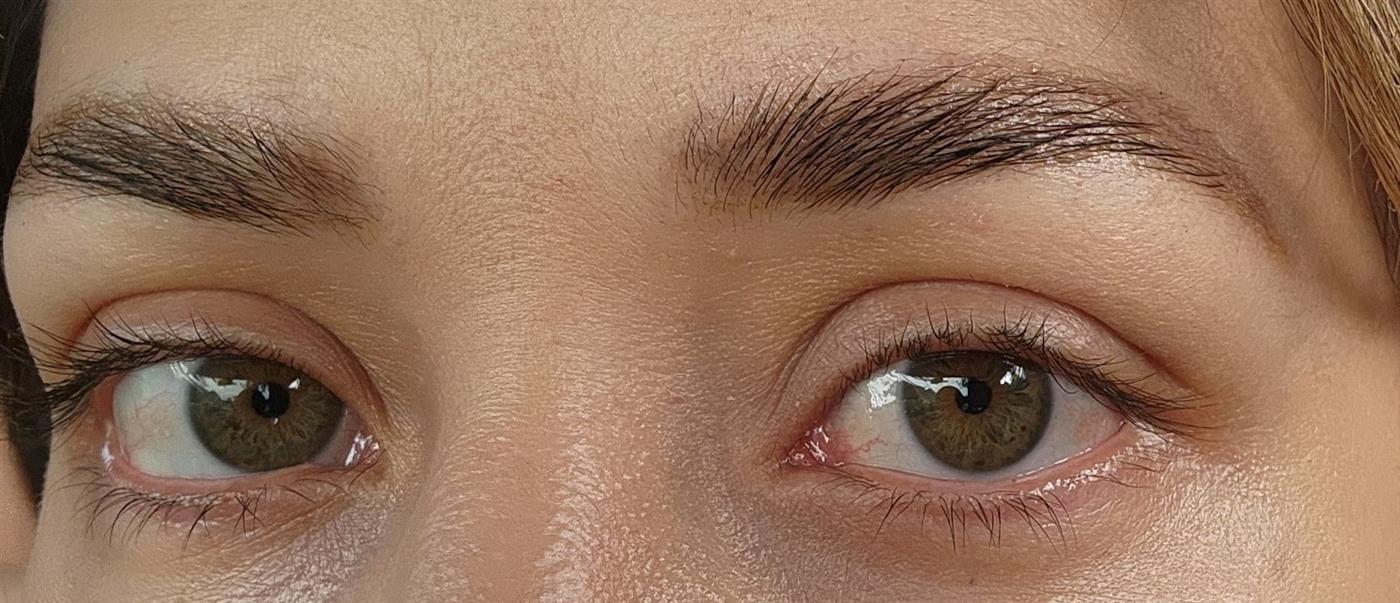 Mirada con cejas efecto polvo, resultado real